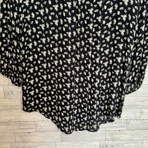 Wonderly Black White Floral w/ Front Button 3/4 Sleeve Top Sz-Small Lightweight - Picture 10 of 14